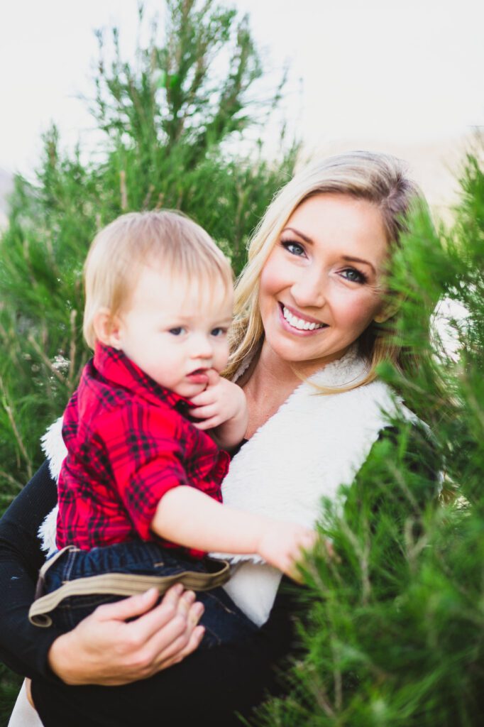 Christmas tree mini photo sessions Fredericksburg Virginia